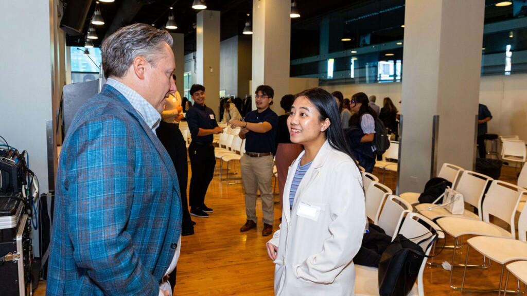 Photo of a student talking with AMA Immediate Past President Chris McGuire at 2025 Marketing Boot Camp